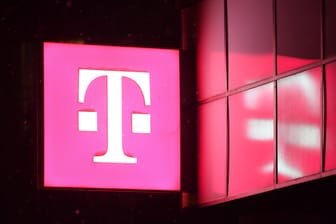 Das Logo der Telekom: Mobilfunkkunden können zehn Gigabyte Datenvolumen kostenlos erhalten.