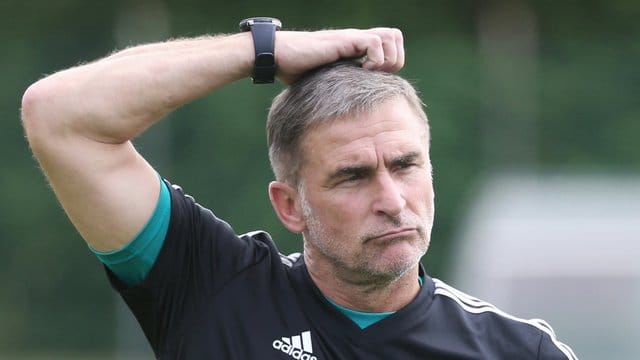 Schaut mit einer gewissen Zurückhaltung für die U21 auf die kommenden Jahre: Trainer Stefan Kuntz. Schaut mit einer gewissen Zurückhaltung für die U21 auf die kommenden Jahre: Trainer Stefan Kuntz.