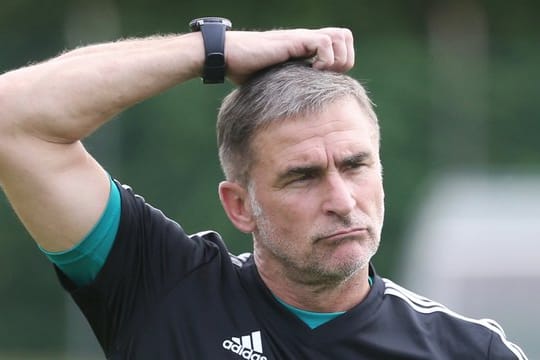 Schaut mit einer gewissen Zurückhaltung für die U21 auf die kommenden Jahre: Trainer Stefan Kuntz.