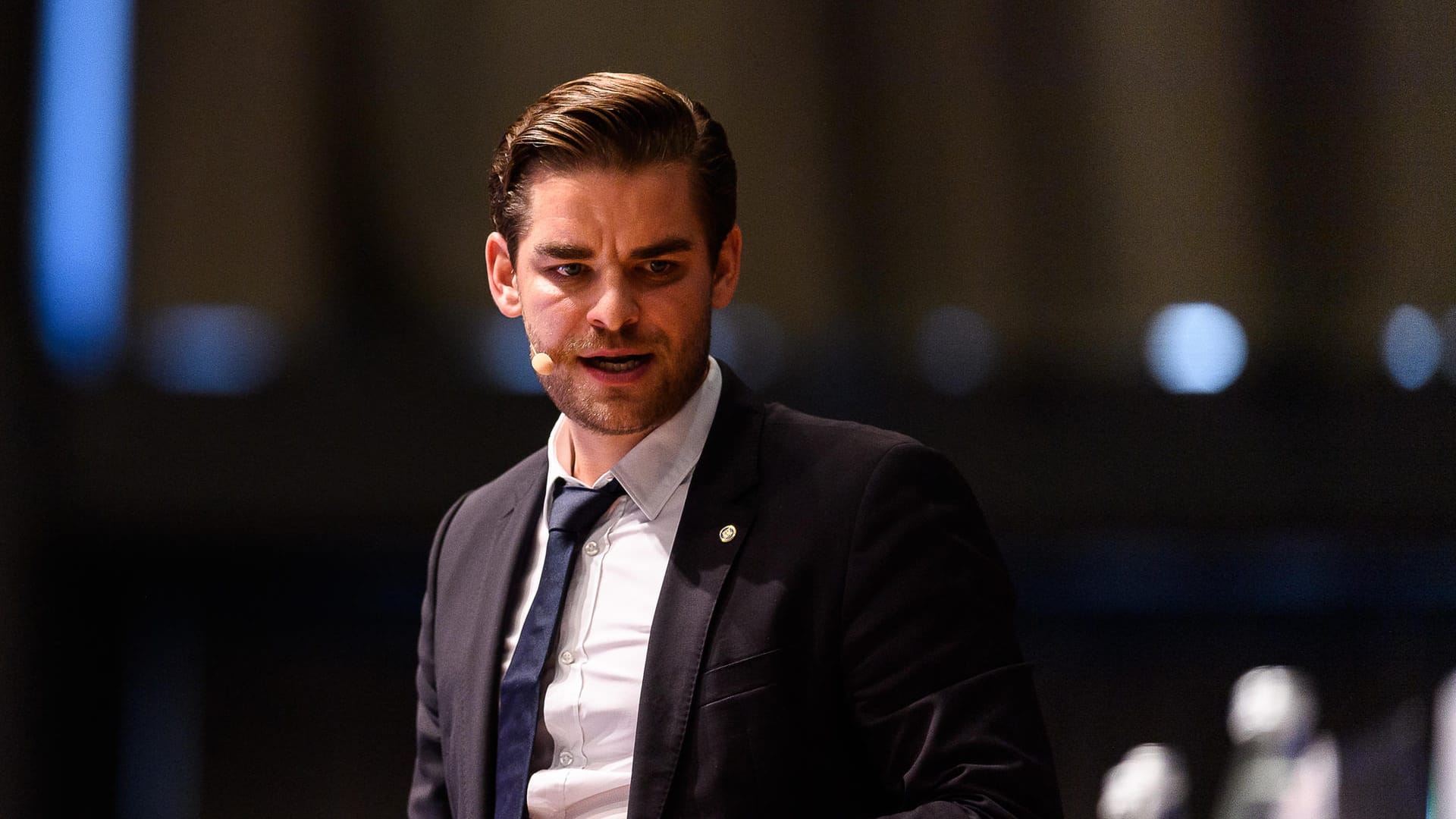 KSC-Geschäftsführer Michael Becker: "Wir prüfen Eventualitäten", erklärte er. KSC-Geschäftsführer Michael Becker: "Wir prüfen Eventualitäten", erklärte er.