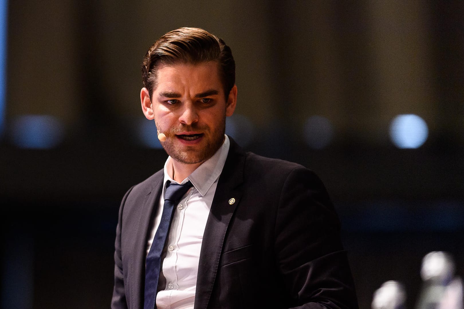 KSC-Geschäftsführer Michael Becker: "Wir prüfen Eventualitäten", erklärte er.
