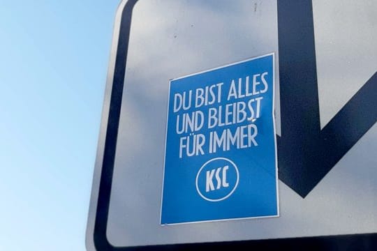 Der Zweitligist Karlsruher SC steht derzeit nach eigenen Angaben nicht kurz vor der Insolvenz.