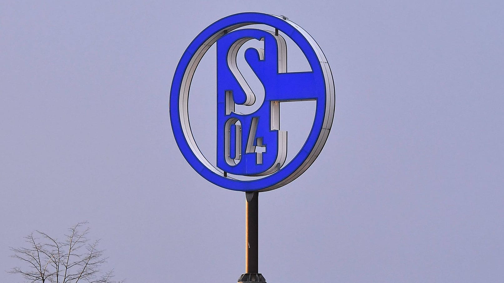 FC Schalke 04: Der Gelsenkirchener Bundesligist schickt einen Teil seiner Belegschaft in Kurzarbeit. FC Schalke 04: Der Gelsenkirchener Bundesligist schickt einen Teil seiner Belegschaft in Kurzarbeit.