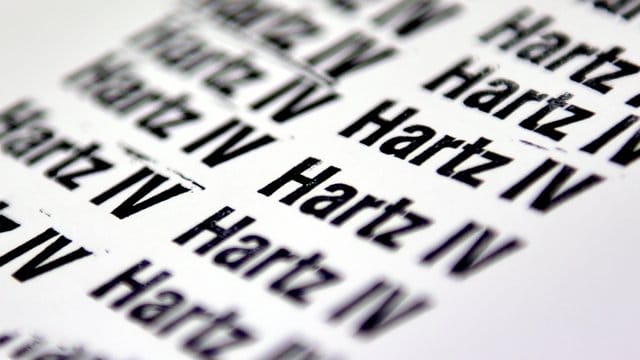 Wer Hartz IV beantragt, muss seine finanzielle Situation offenlegen. Wer Hartz IV beantragt, muss seine finanzielle Situation offenlegen.