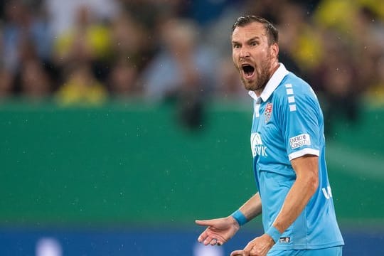 Kevin Großkreutz will seine Kneipe "Schmackes" retten.