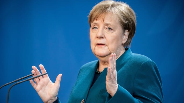 Bundeskanzlerin Angela Merkel: Sie hat sich telefonisch mit den Ministerpräsidenten der Bundesländer beraten und entschieden, dass die Kontaktbeschränkungen in Deutschland auch über Ostern bestehen bleiben sollen.