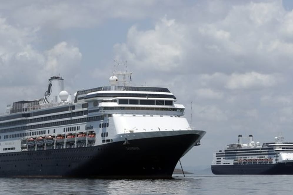Das Kreuzfahrtschiff "Zaandam" steht vor der Küste von Panama.