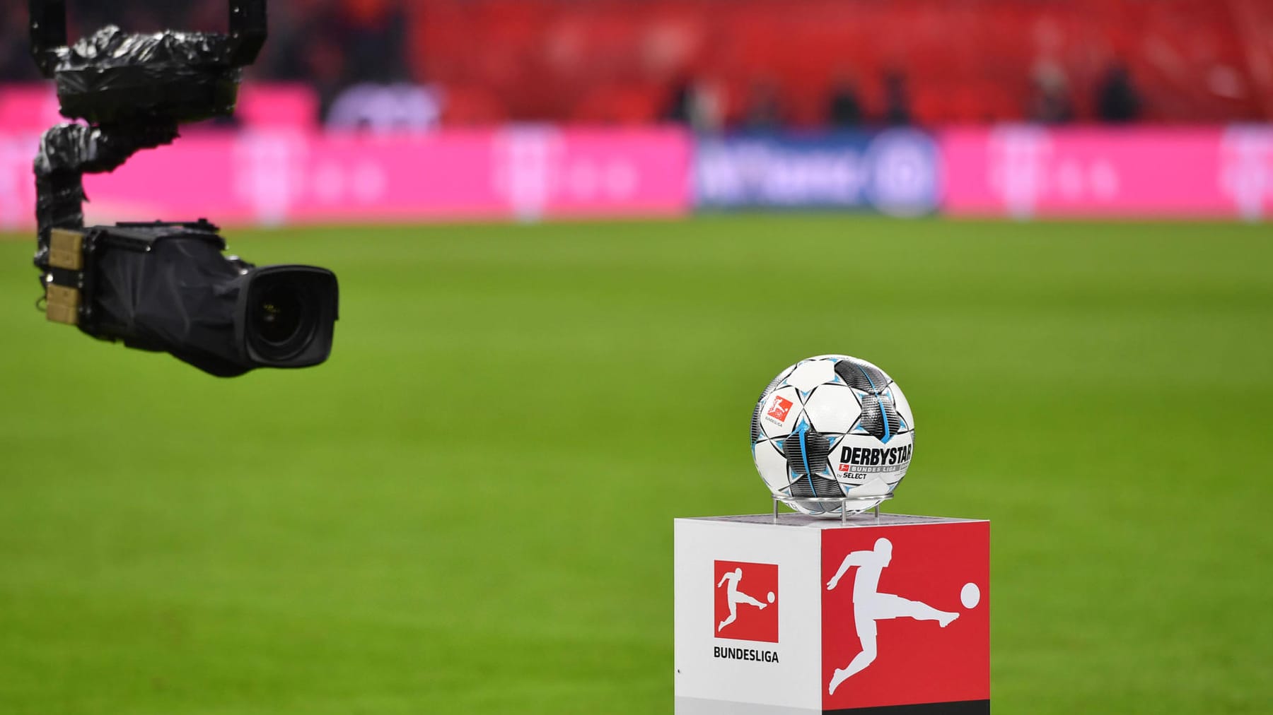 Bundesliga Im Tv Sky Zeigt Historische Partien In Der Samstag Konferenz 