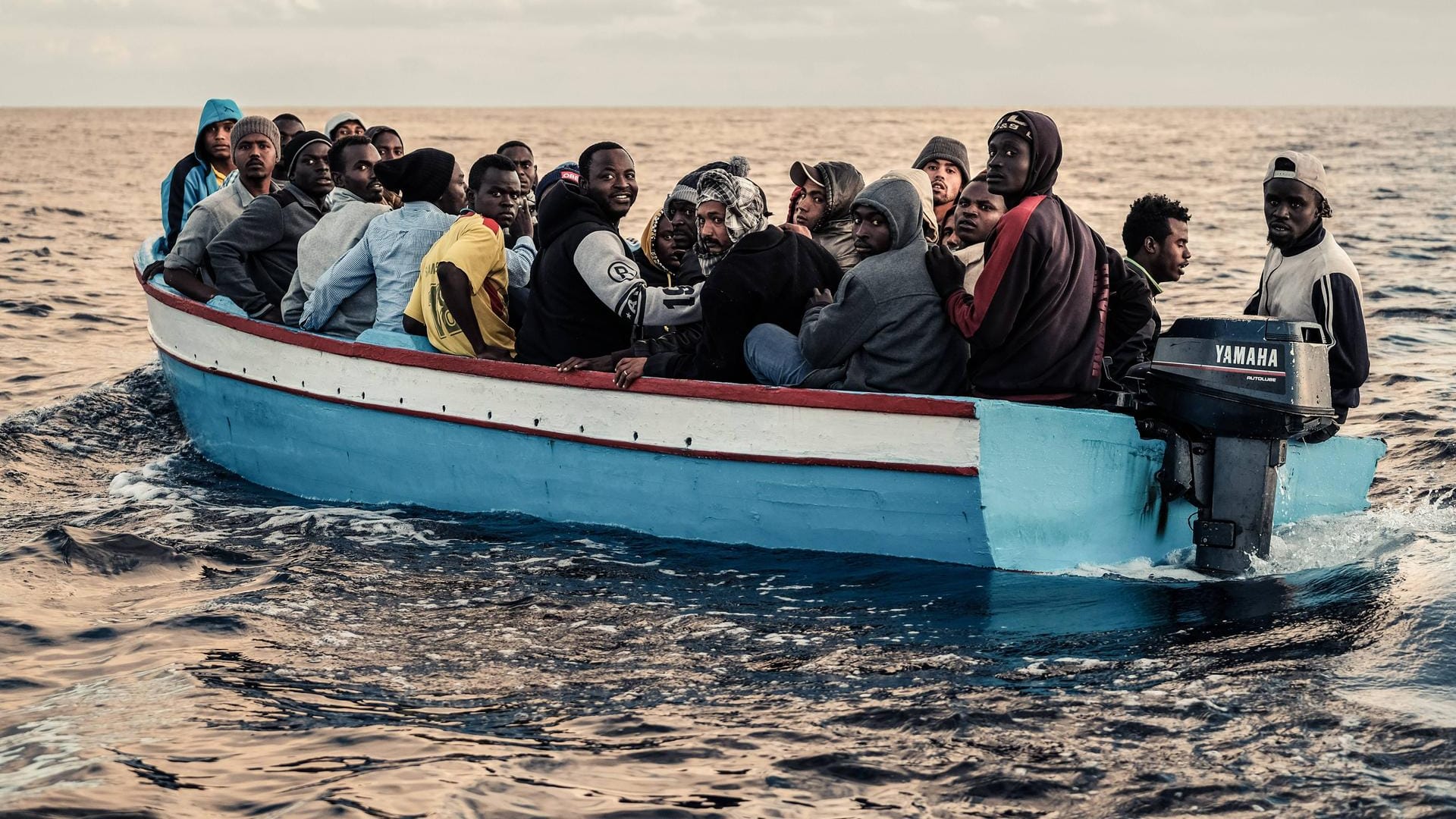 Ein Flüchtlingsboot im Mittelmeer: Drei osteuropäische Staaten haben gegen EU-Recht verstoßen, urteilte der Europäische Gerichtshof.