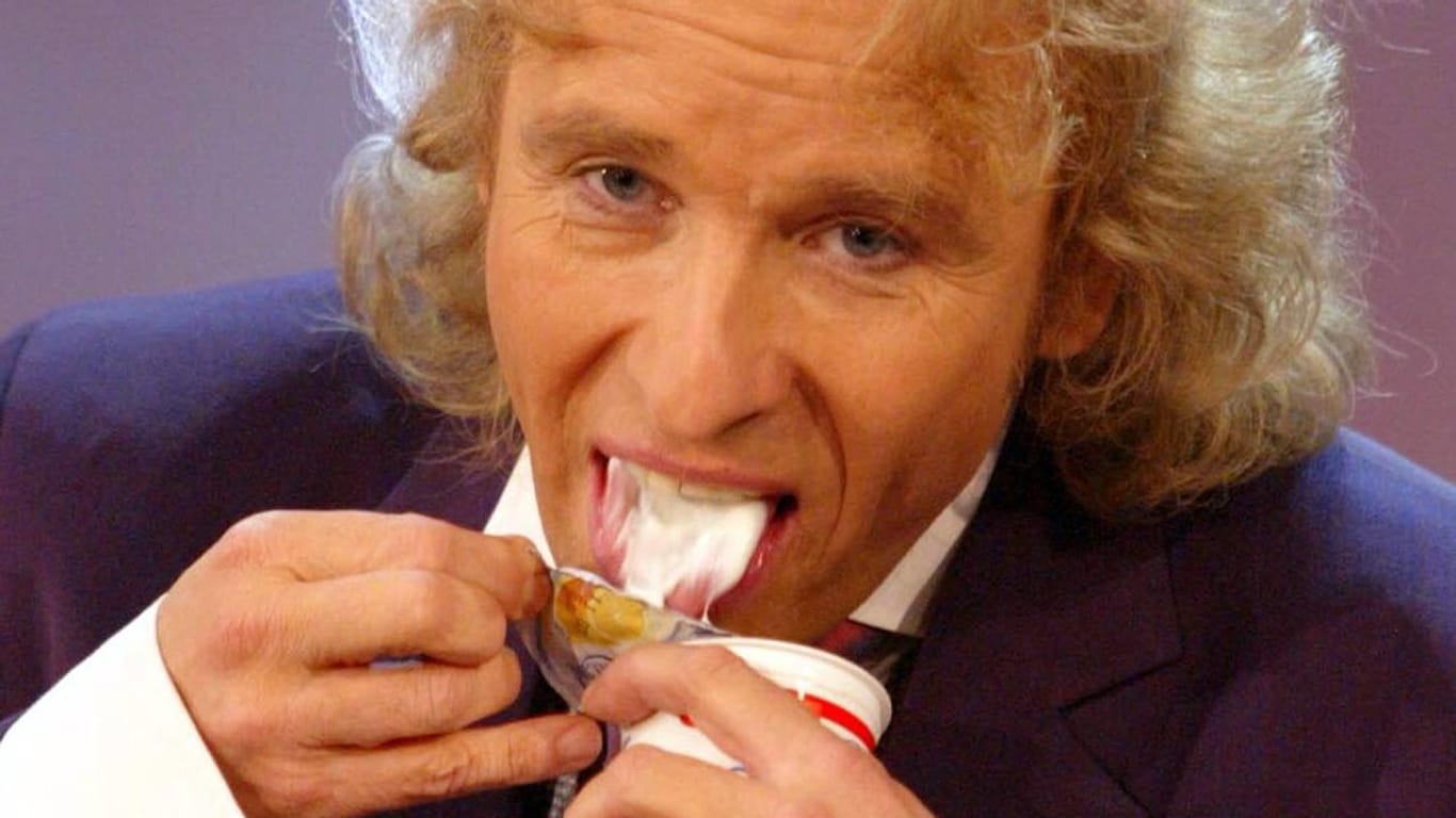Joghurt: Viele lecken den Joghurtdeckel ab, wie Moderator Thomas Gottschalk bei einer "Wetten, dass...?"-Show 2003.