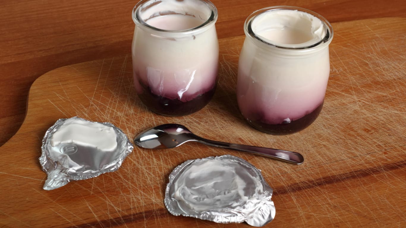 Joghurtbecher: Ein Teil des Joghurts befindet sich meist noch am Deckel.
