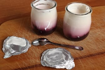 Joghurtbecher: Ein Teil des Joghurts befindet sich meist noch am Deckel.