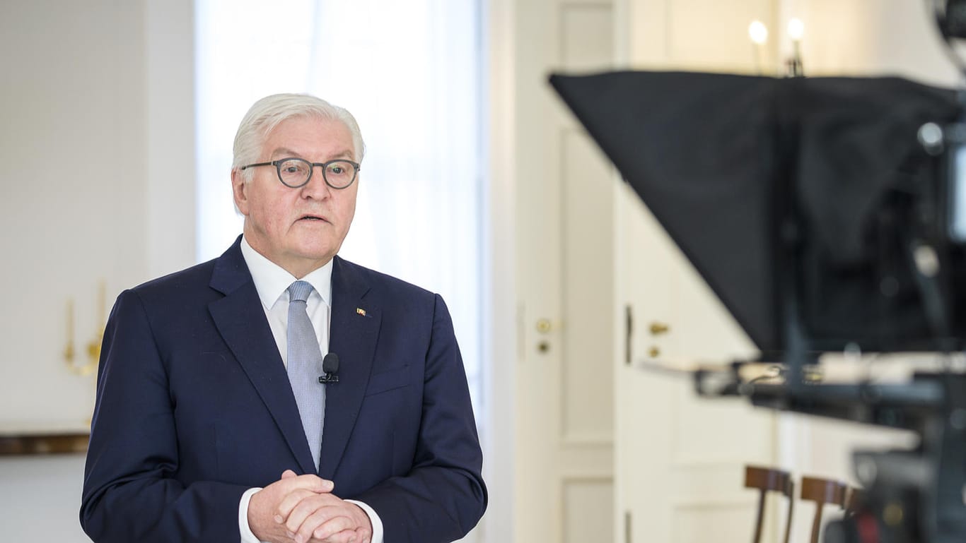 Bundespräsident Frank-Walter Steinmeier: "Wir sind vielleicht zur Isolation verdammt - aber nicht zur Untätigkeit", sagt er in der Videobotschaft.