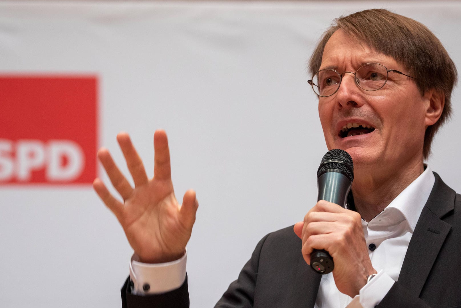 SPD-Gesundheitsexperte Karl Lauterbach: "Es gibt viele Folgeschäden, die wir erst in Jahren abschließend beurteilen können."