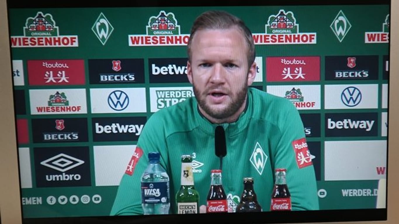 "Lieber Spiele ohne Zuschauer als keine Spiele", findet Kevin Vogt: Der Werder-Spieler während eines Livestreams.