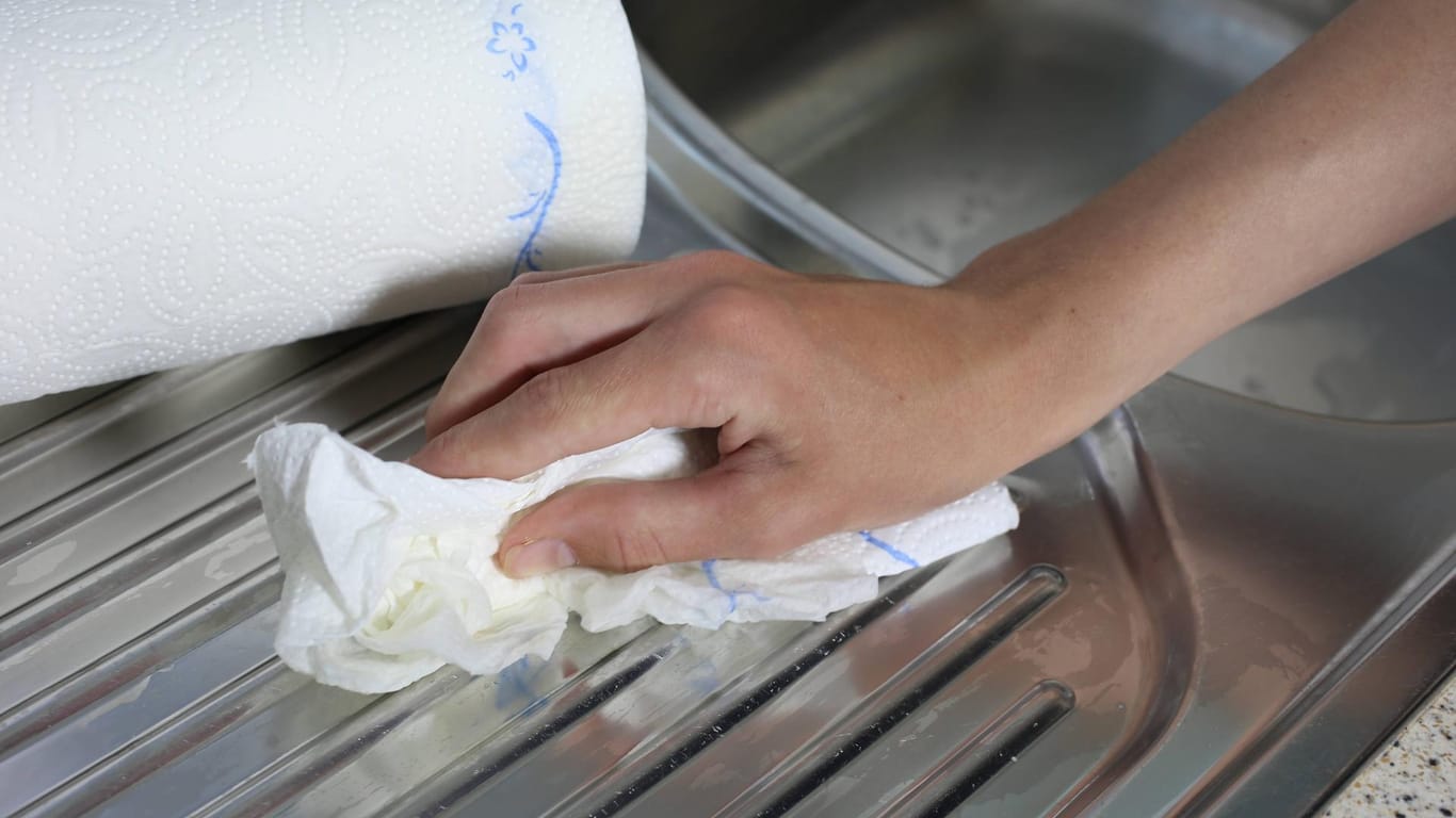 Küchenkrepp zum Aufwischen: Die sogenannten Hygienepapiere sind beliebt. Umweltschützer beobachten den Trend mit Sorge, denn er geht zu Lasten der Umwelt.