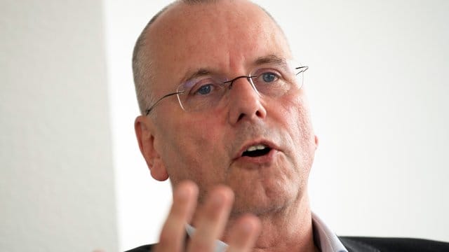 Thomas Röttgermann hält eine Wiederaufnahme des Spielbetriebs in der Fußball-Bundesliga im Mai für realistisch.