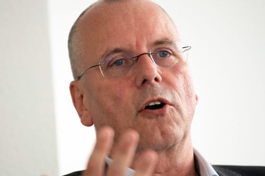 Thomas Röttgermann hält eine Wiederaufnahme des Spielbetriebs in der Fußball-Bundesliga im Mai für realistisch.