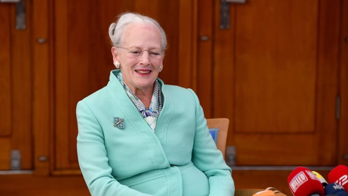 Königin Margrethe will ihren älteren Mitbürger mit Blumen eine Freude bereiten.