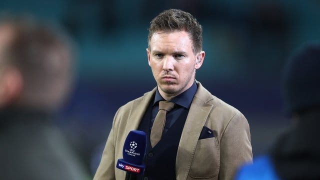 Leipzigs Trainer Julian Nagelsmann glaubt an eine Fortsetzung der Saison - wenn auch spät.