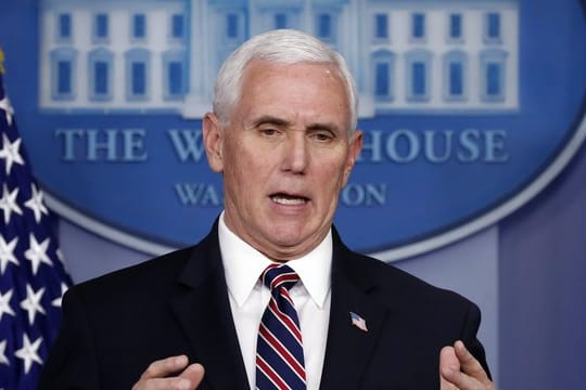 US-Vizepräsident Mike Pence will Amerikaner ohne Krankenversicherung unterstützen.