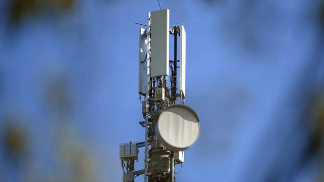 "5G-Skeptiker" sollen von der Notwendigkeit von Sendemasten überzeugt werden. "5G-Skeptiker" sollen von der Notwendigkeit von Sendemasten überzeugt werden.