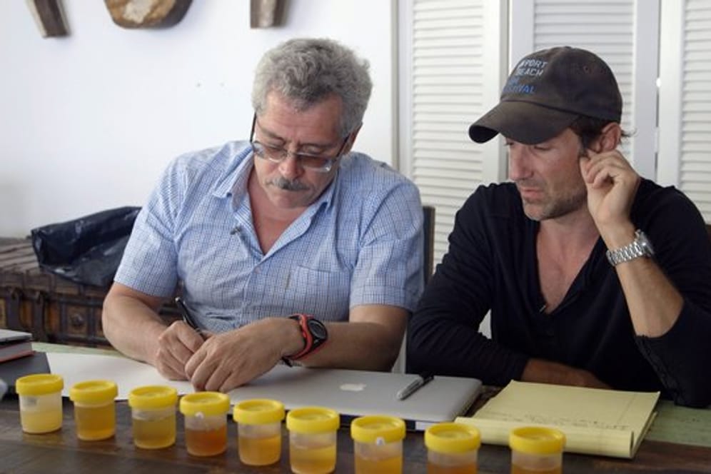 Ikarus-Regisseur Bryan Fogel (r) mit dem russischen Wissenschaftler Grigori Rodschenkow.