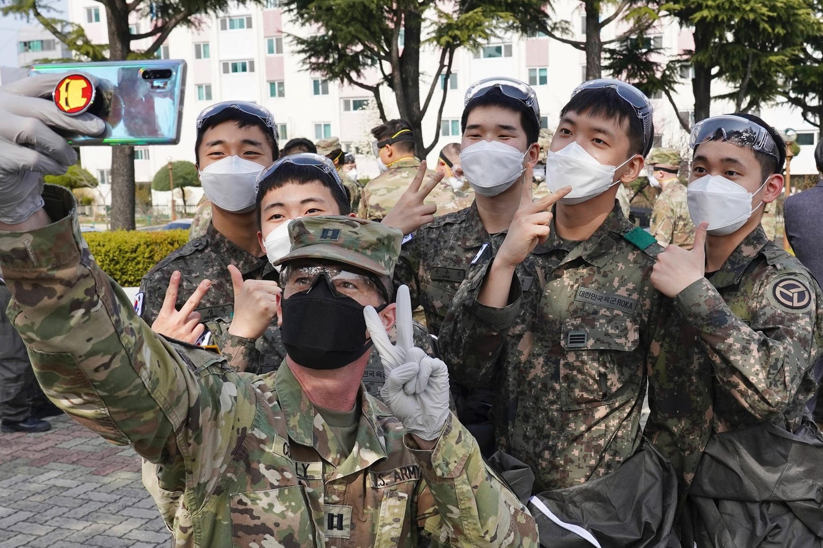 Soldaten in Südkorea: Das Land gilt als Vorzeige-Staat im Kampf gegen Corona – dafür müssen die Bürger aber viele Freiheiten aufgeben.