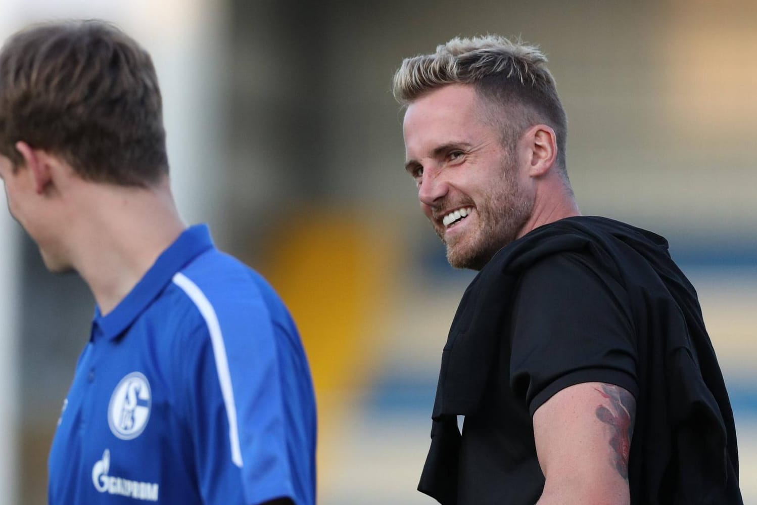 Ralf Fährmann (re.): Der Torwart hofft durch den Abgang Alexander Nübels (li.) auf eine neue Chance auf Schalke.