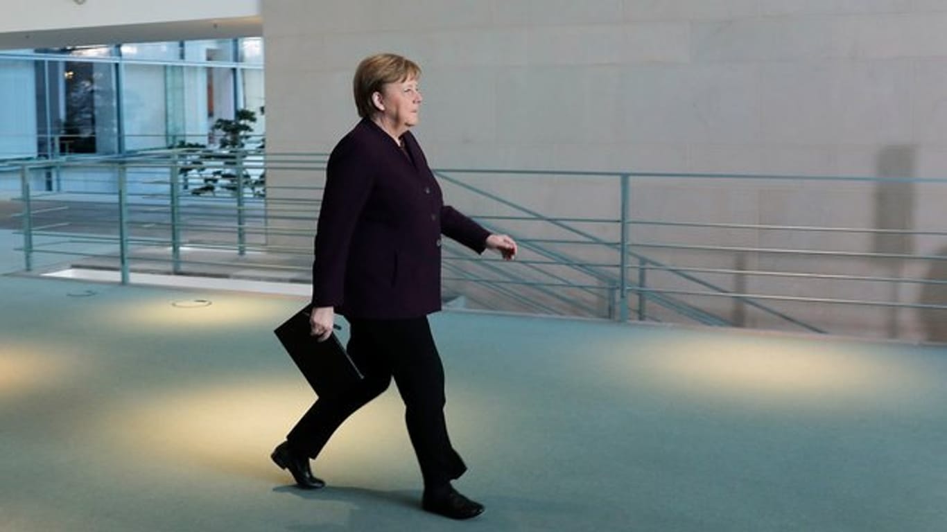 Bundeskanzlerin Angela Merkel (CDU) kehrt in das Kanzleramt zurück.