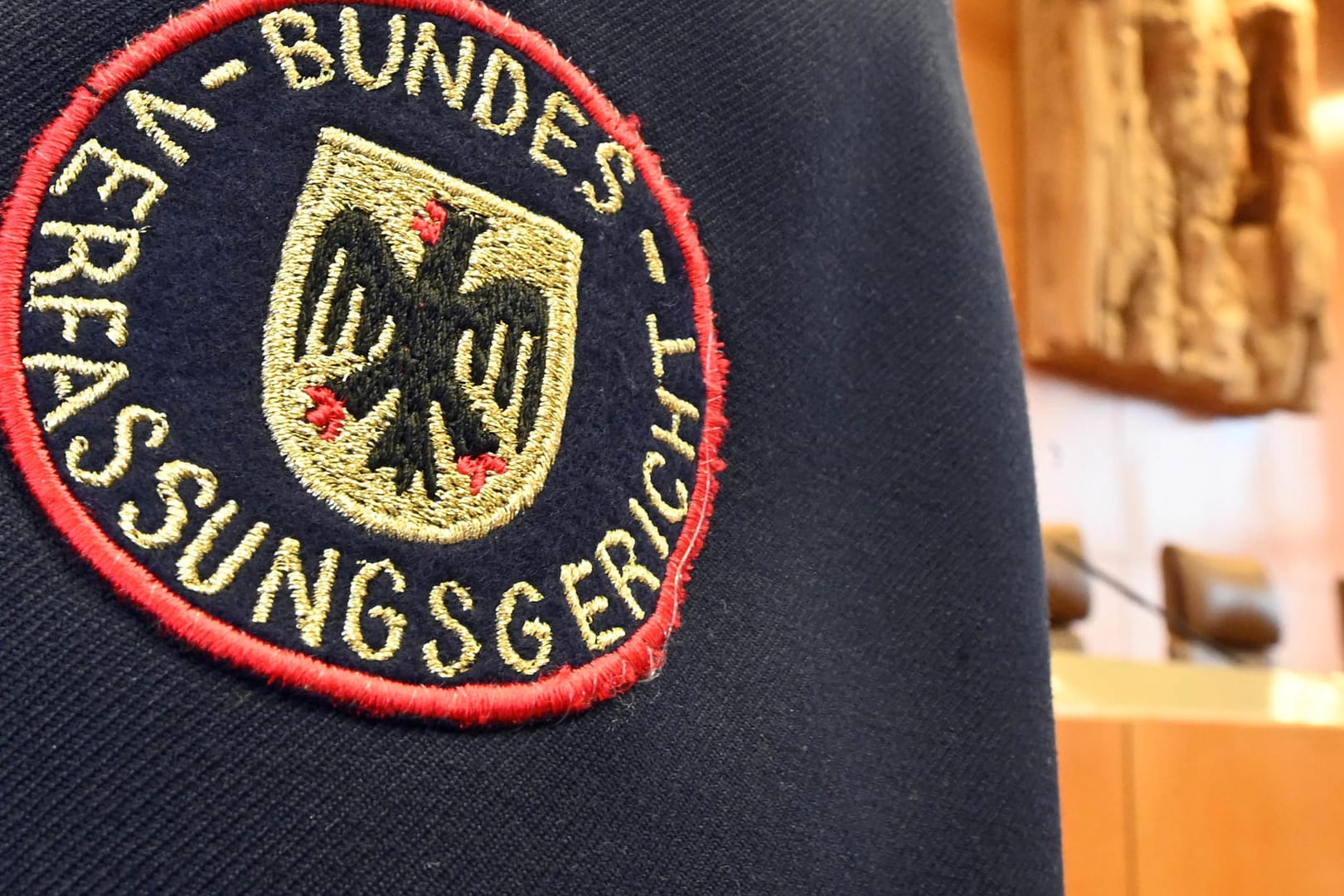 Bundesverfassungsgericht: Die Kammer des Gerichts begründete ihre Entscheidung damit, dass der Beschwerdeführer nicht dargelegt habe, dass er von den Regelungen betroffen sei.