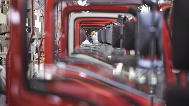 Automobilproduktion in China: Nach dem Marktabsturz im Reich der Mitte brachen nun auch die Absätze in Deutschland ein.