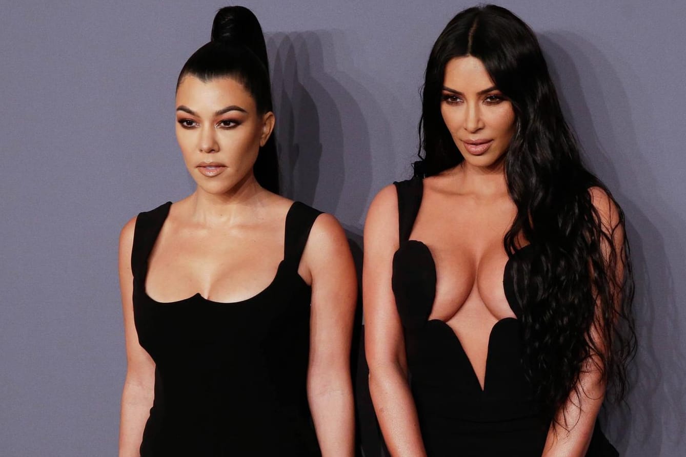 Kourtney und Kim Kardashian: Die Schwestern haben sich in ihrer eigenen TV-Show bis aufs Blut bekämpft.