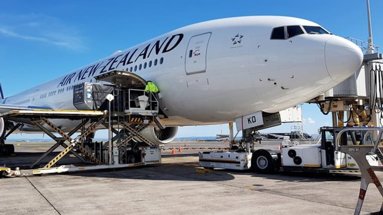 Ein Flugzeug der Air New Zealand vor dem Abflug nach Frankfurt am Main am Flughafen von Auckland.