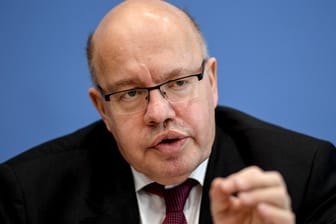 Peter Altmaier (CDU): Der Bundeswirtschaftsminister müsse gemeinsam mit dem Gesundheitsministerium zum Ansprechpartner für hilfsbereite Unternehmen werden, so die Kritiker (Archivbild).