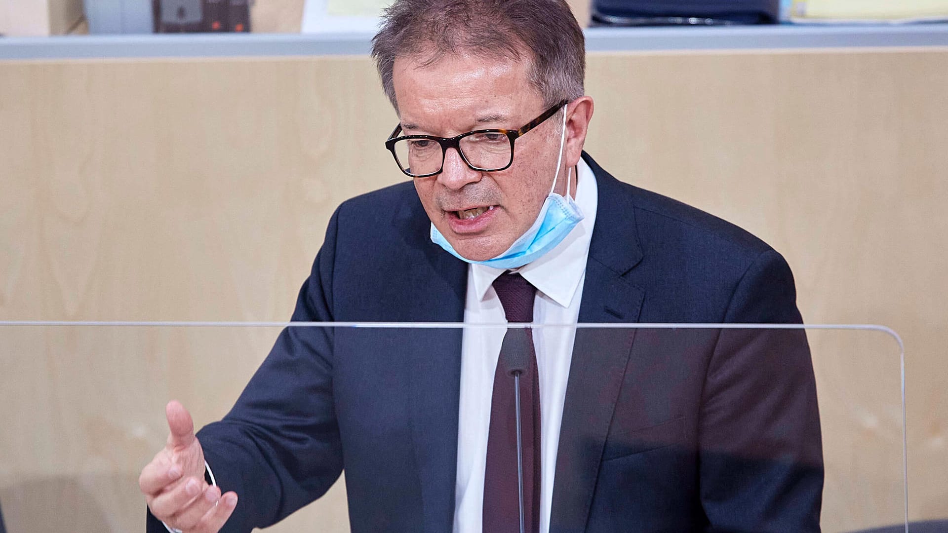 Rudolf Anschober: Österreichs Gesundheitsminister über die Zahlen des Coronavirus in Deutschlands Nachbarland. Rudolf Anschober: Österreichs Gesundheitsminister über die Zahlen des Coronavirus in Deutschlands Nachbarland.