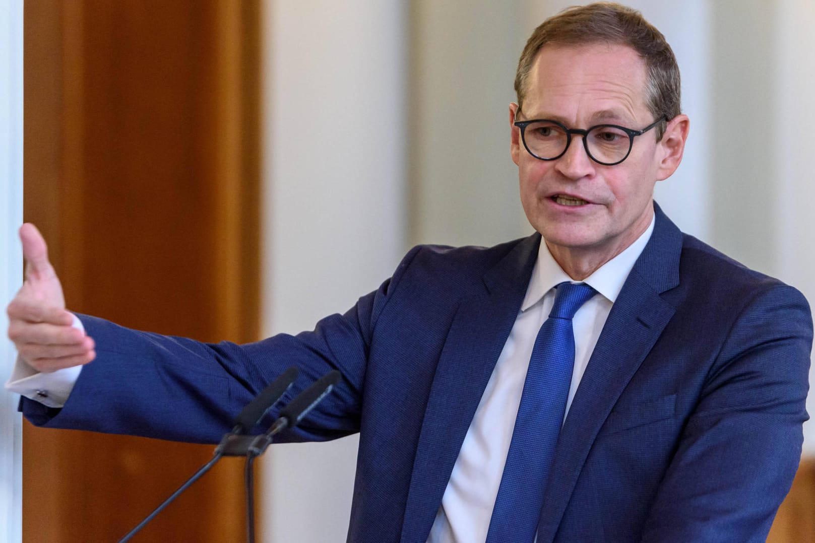Warnt vor einer überstürzten Rückkehr zum normalen Alltag: Berlins Regierender Bürgermeister Michael Müller.