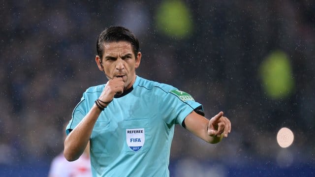 Tauschte die Pfeife gegen die Spielkonsole: Schiedsrichter Deniz Aytekin.