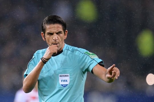 Tauschte die Pfeife gegen die Spielkonsole: Schiedsrichter Deniz Aytekin.