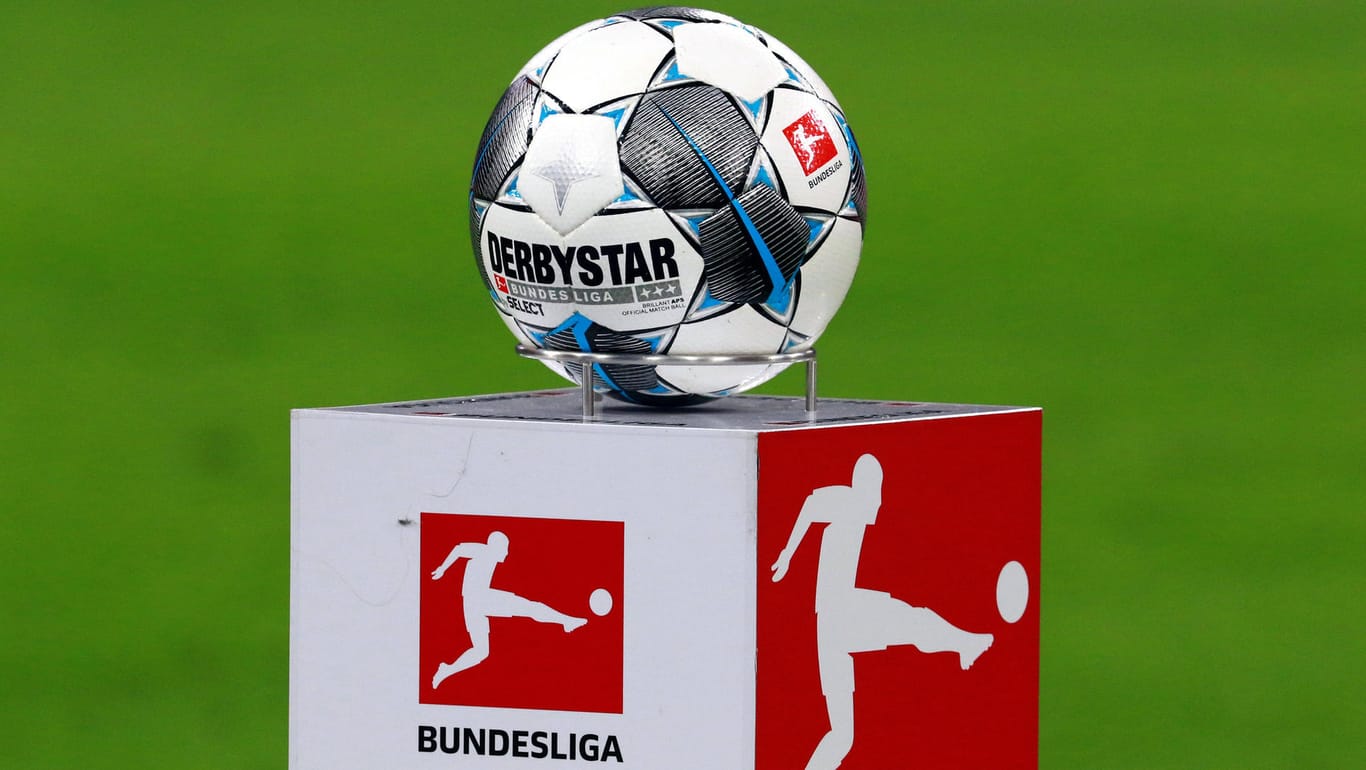 Bundesliga: Die deutsche Beletage des Fußballs könnte im Mai wieder den Spielbetrieb aufnehmen.