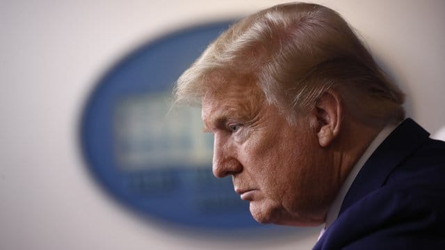 US-Präsident Donald Trump hofft, dass die Profiligen schnell wieder den Spielbetrieb aufnehmen können. US-Präsident Donald Trump hofft, dass die Profiligen schnell wieder den Spielbetrieb aufnehmen können.