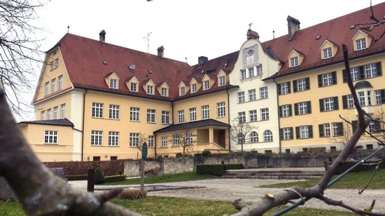 Das ehemalige katholische Piusheim in Baiern im Kreis Ebersberg.