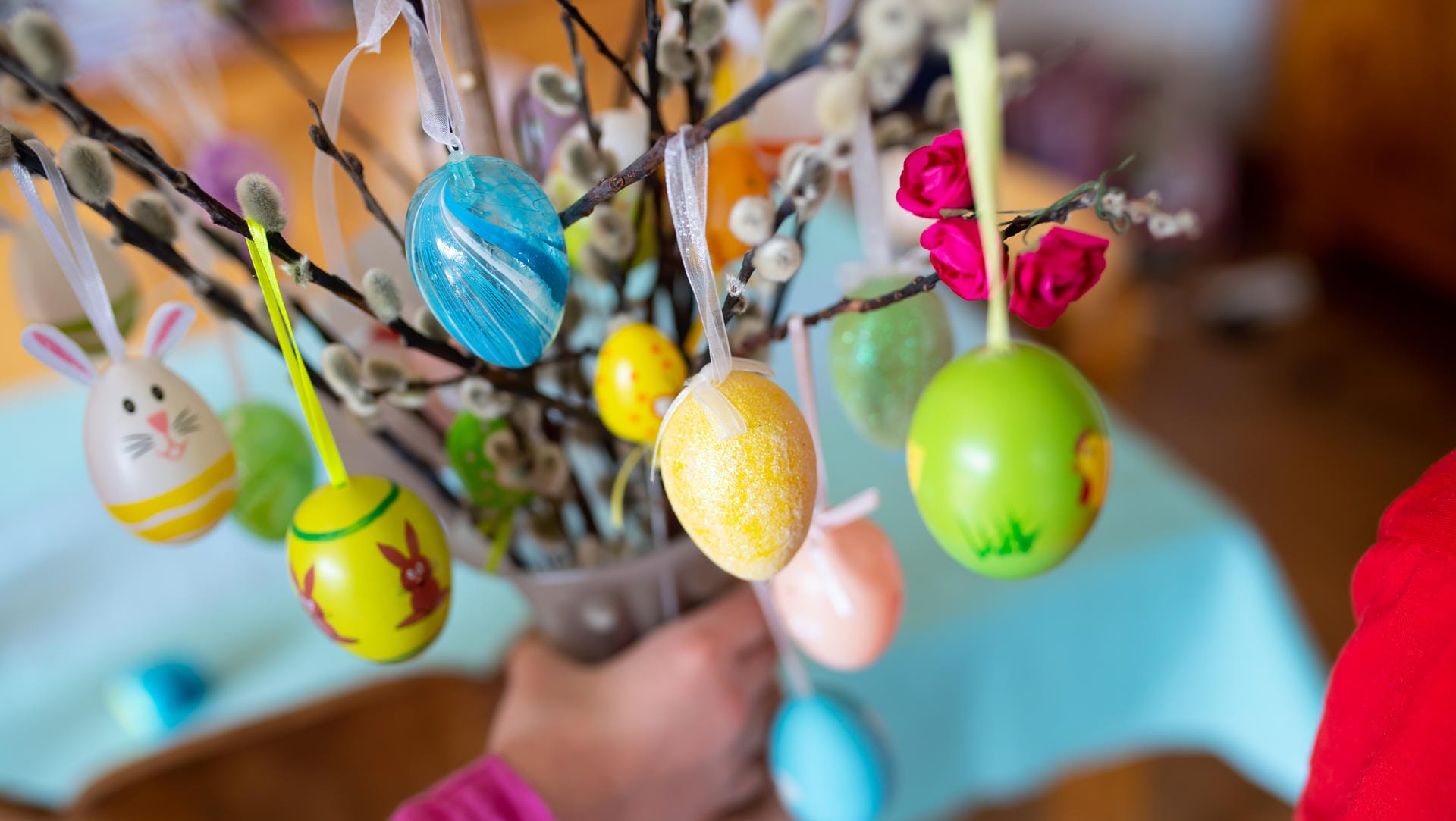 Ostern: Gottesdienste fallen aus, Osterfeuer werden vielerorts verschoben.