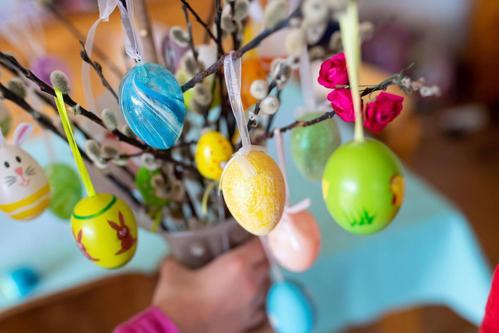 Ostern: Gottesdienste fallen aus, Osterfeuer werden vielerorts verschoben.