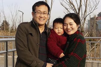 Das 2015 veröffentlichte Foto zeigt Wang Quanzhang und seine Frau Li Wenzu mit ihrem Sohn.