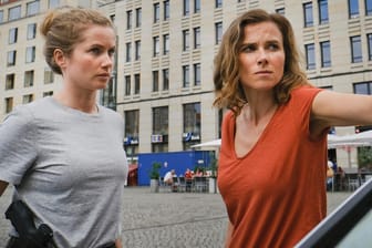 "Tatort: Die Zeit ist gekommen": Die Kommissarinnen Leonie Winkler (Cornelia Gröschel) und Karin Gorniak (Karin Hanczewski) ermitteln wieder in Dresden.