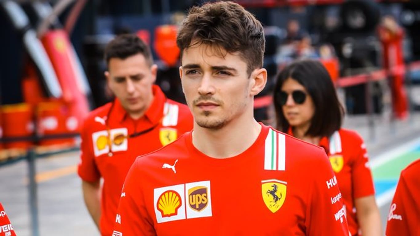 Formel-1-Pilot Charles Leclerc steht bei Ferrari unter Vertrag.