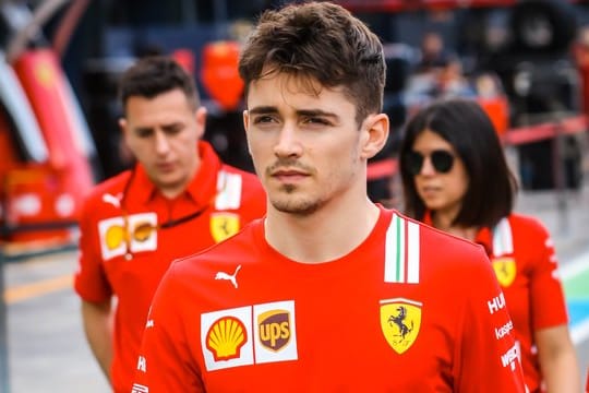 Formel-1-Pilot Charles Leclerc steht bei Ferrari unter Vertrag.