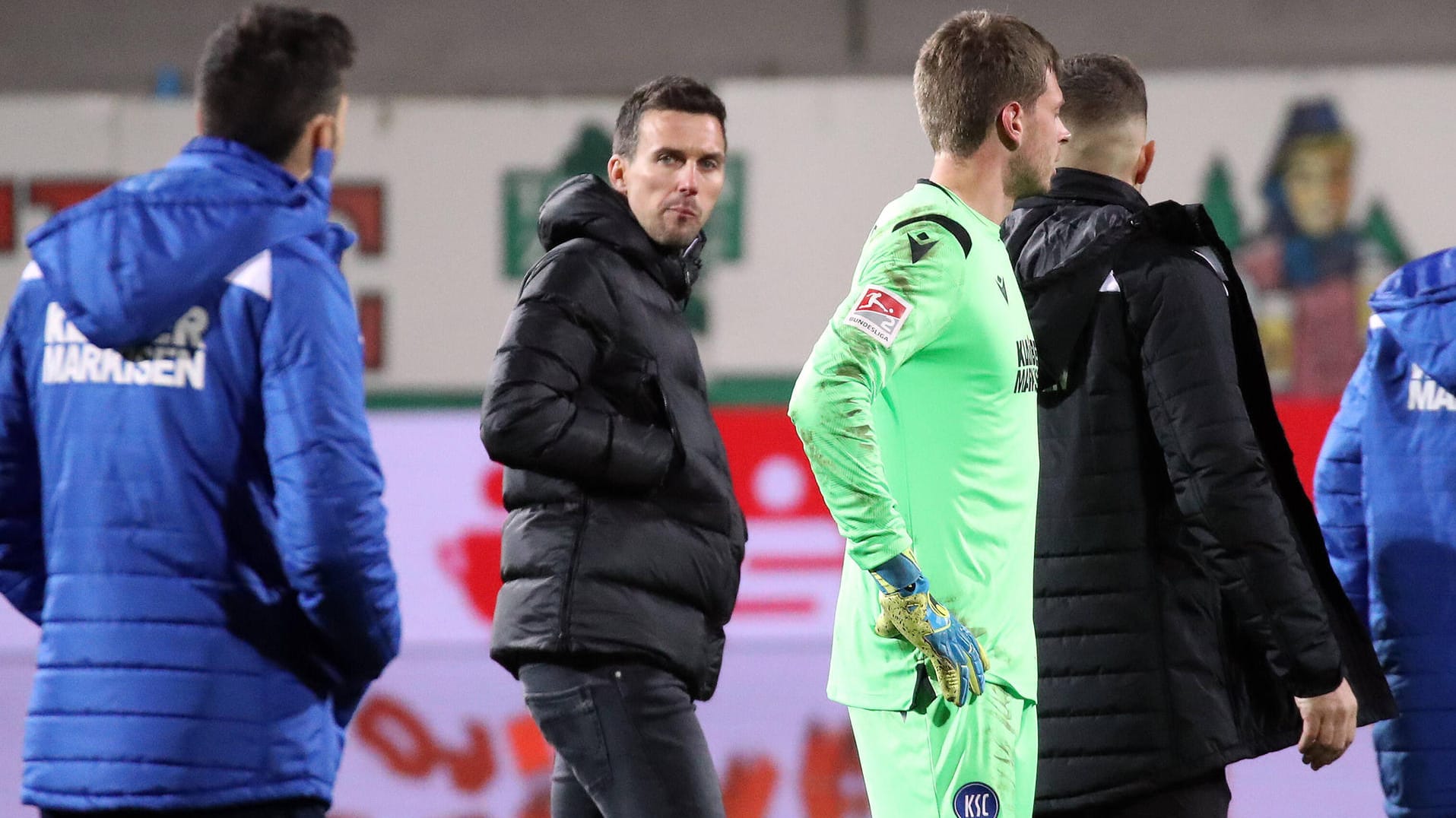 Ratlosigkeit beim Karlsruher SC um Trainer Christian Eichner (M.).