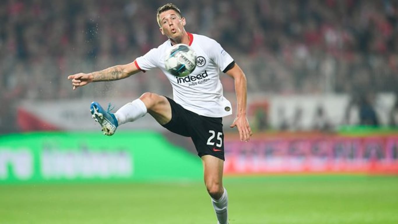 Erlebt derzeit das etwas andere Mannschaftstraining: Eintracht-Profi Erik Durm.